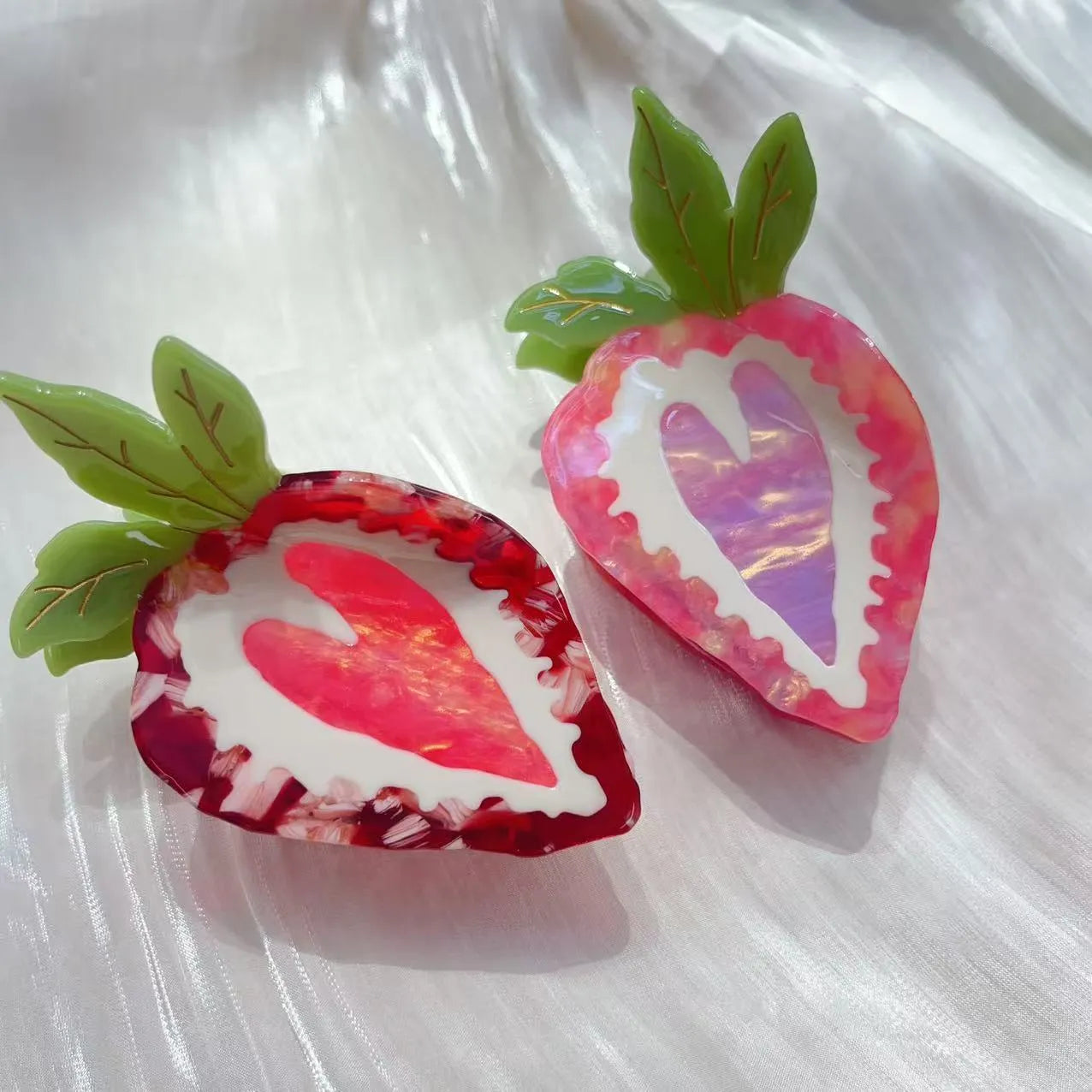 Manual craft strawberry design hairpin in pastoral style, shown in pink and red colour options.