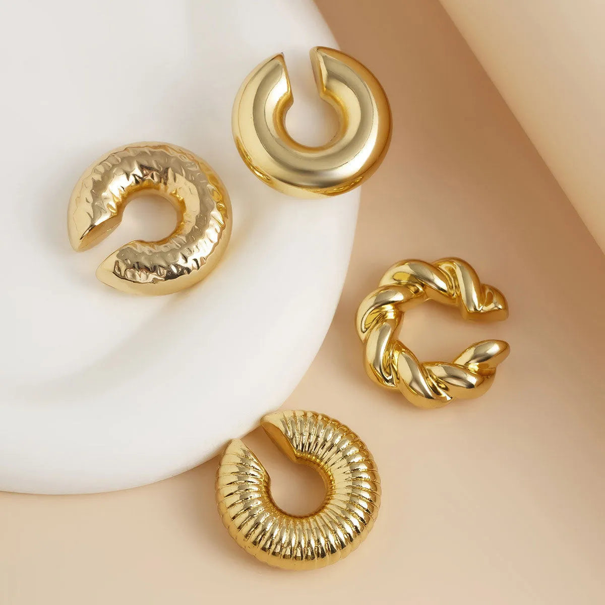 Geometric ins style ear clips for women in gold and silver colours, four piece set with no piercing required