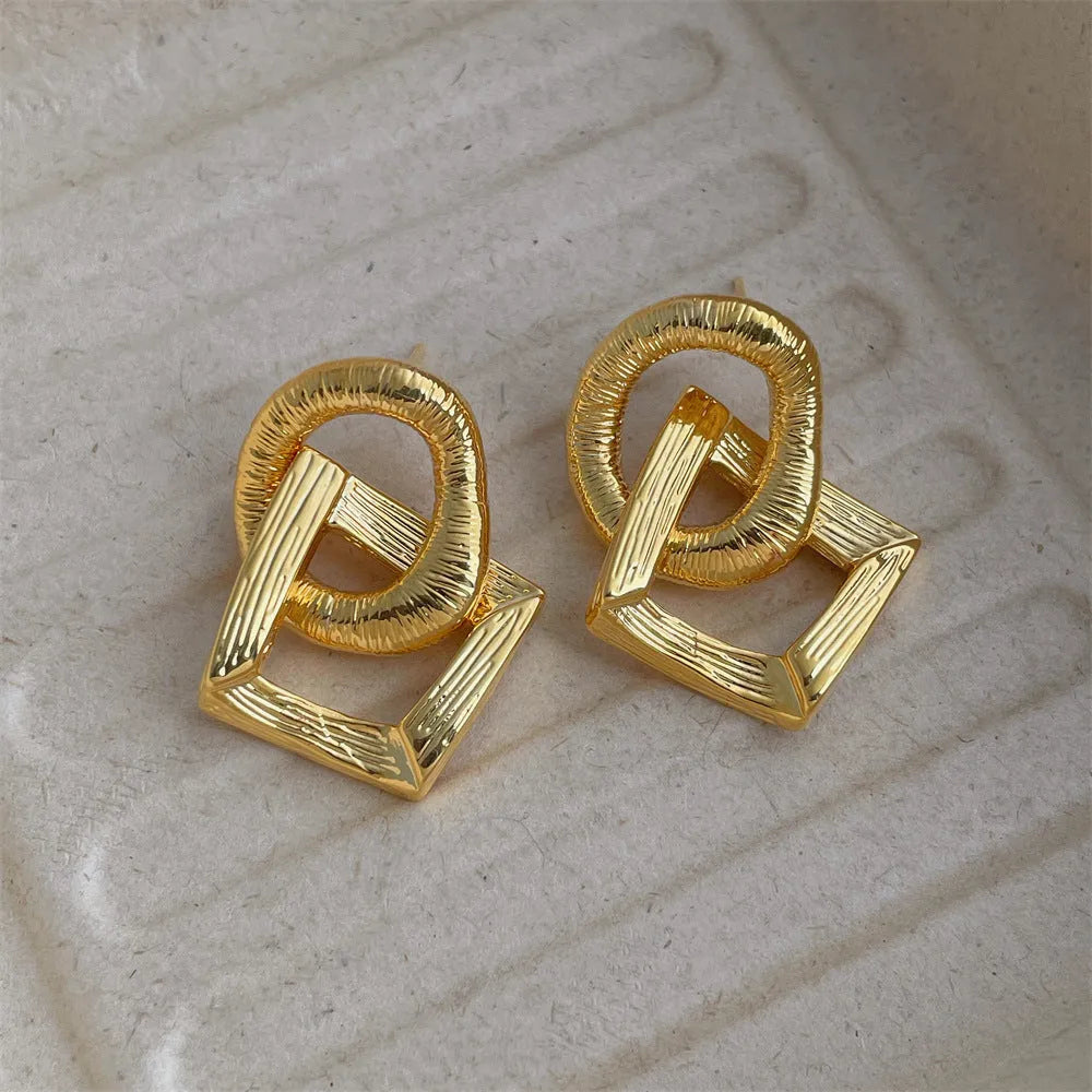 Retro geometric circle pendant earrings in gold or silver finish, 3.4 cm height