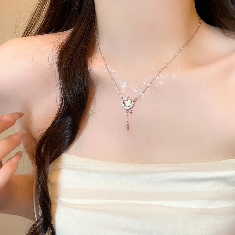 Women's star moon zirconium necklace with alloy pendant and adjustable copper chain in gold or silver