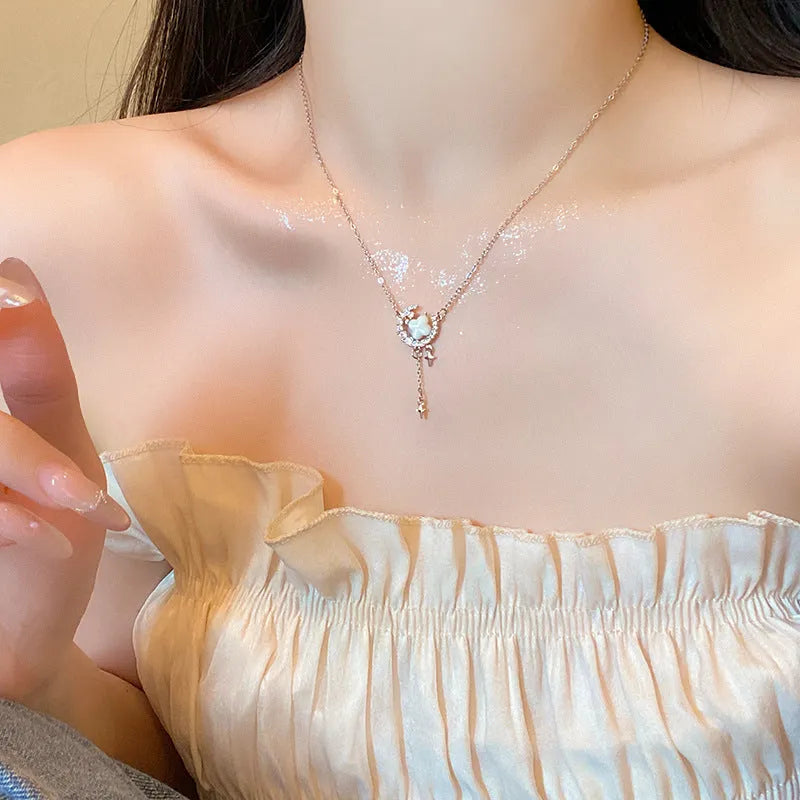 Women's star moon zirconium necklace with alloy pendant and adjustable copper chain in gold or silver