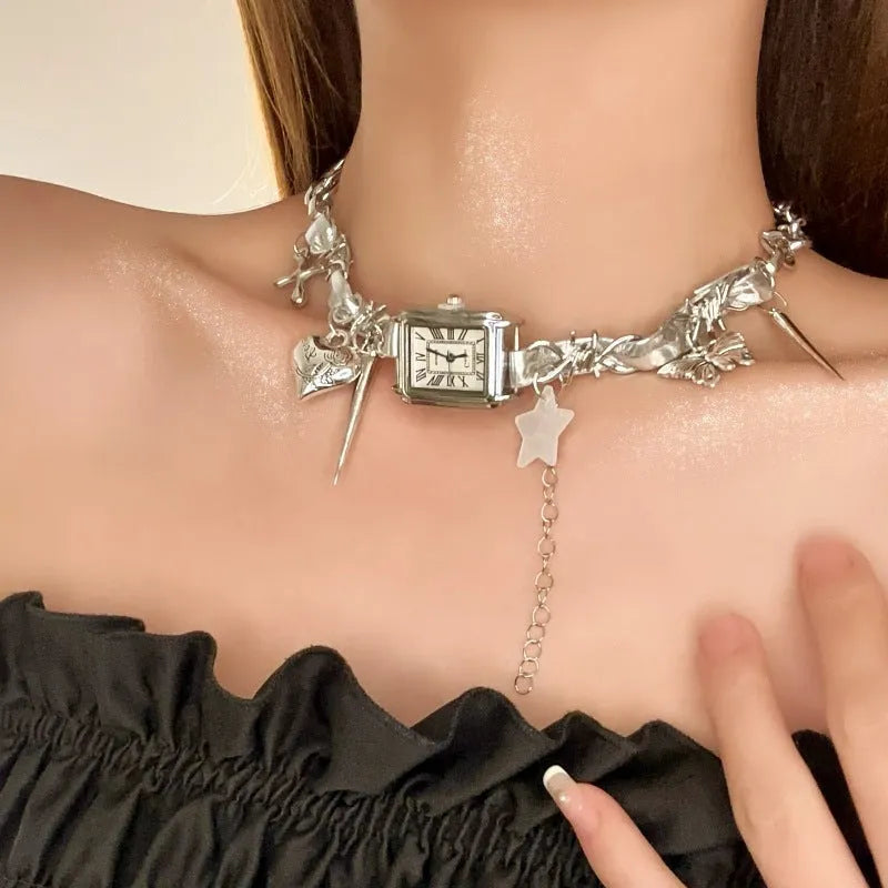 Dark multi-layer women's necklace with twin clavicle chains and large hemp flower links, adjustable between 41cm and 50cm.