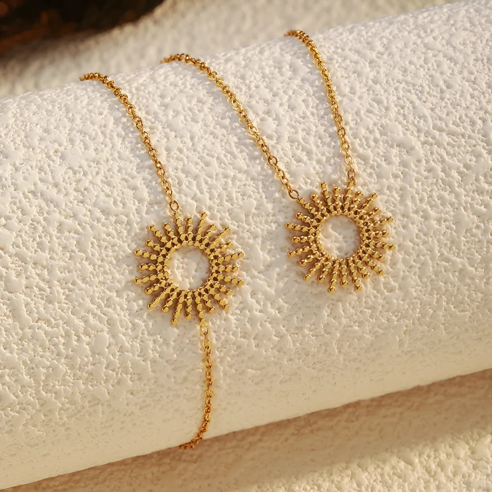 Sunflower Series women's jewellery set with geometric chain necklace and bracelet in gold colour