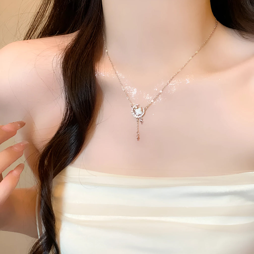 Women's star moon zirconium necklace with alloy pendant and adjustable copper chain in gold or silver