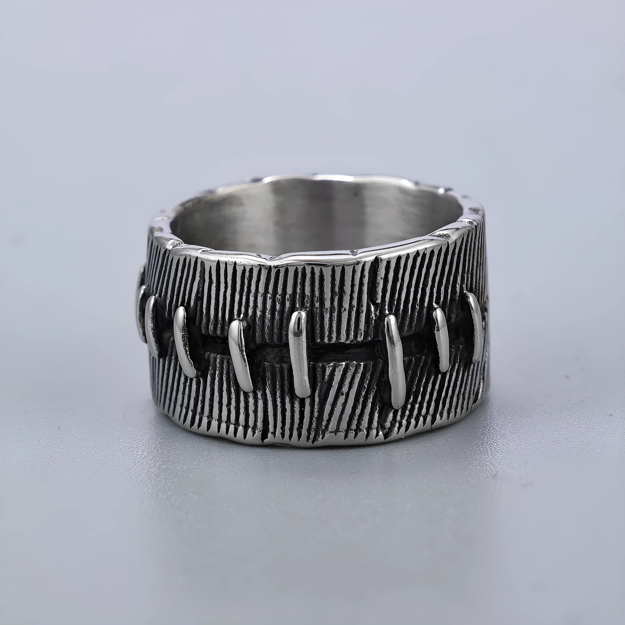 Geometric U-shaped dark punk men's ring in titanium steel with a retro colour finish.