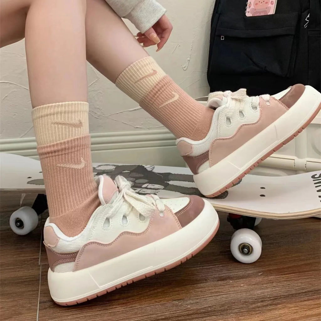 Green women's casual shoes with PU mesh upper, round toe, and flat non-slip sole.