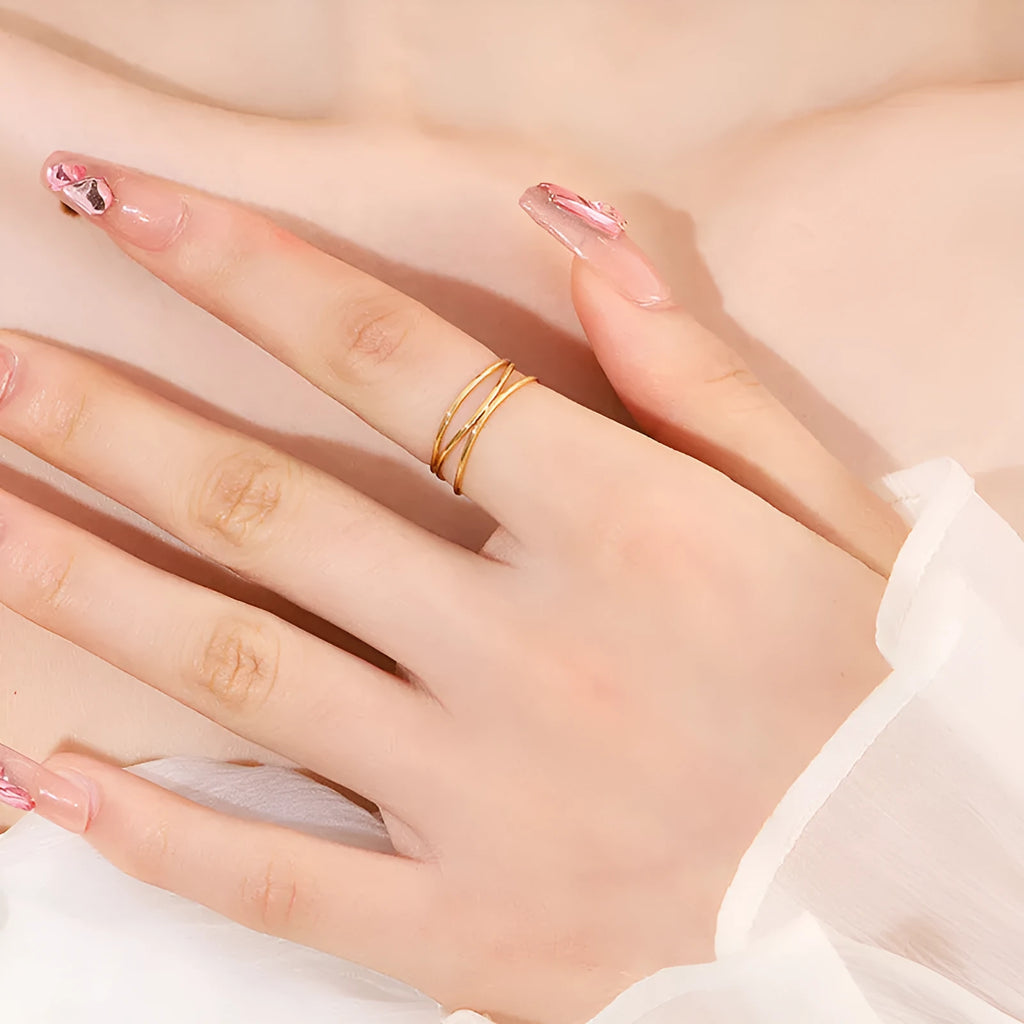 Women's geometric line ring with three-layer coil design in gold colour