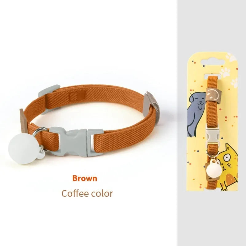 A small dog collar made from high elasticity polyester fabric in a choice of seven colours, adjustable between 22 and 32 cm.