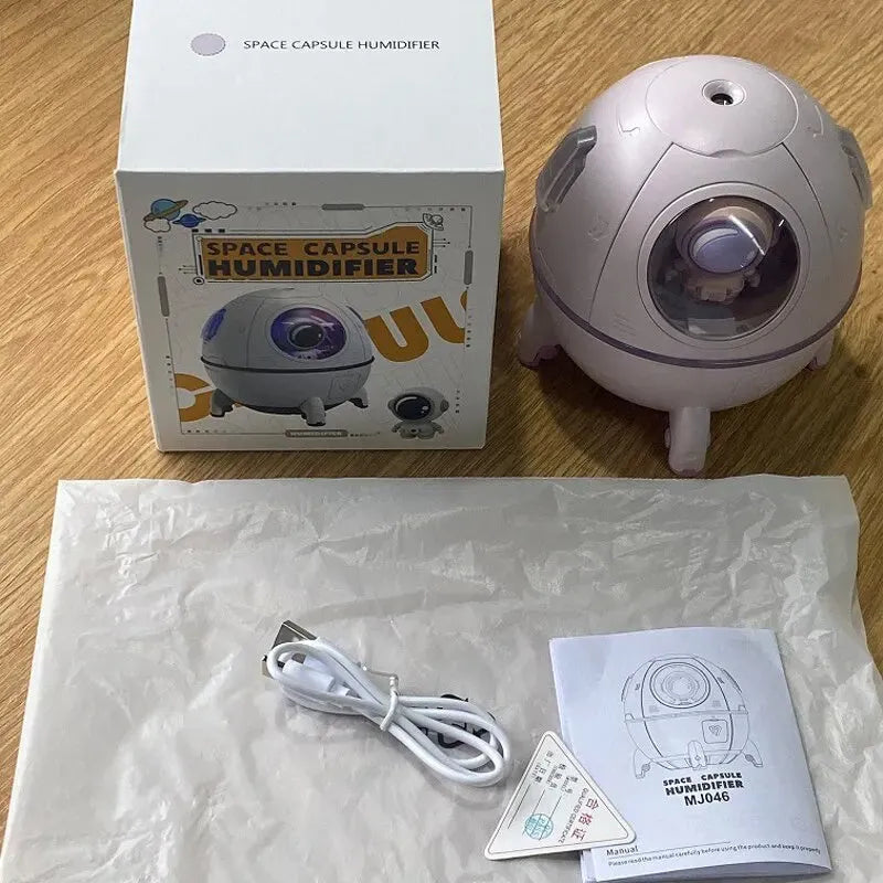 Astronaut-themed portable USB desktop humidifier with colourful LED light and 220ml water tank
