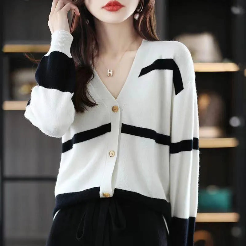Women's 3D striped knitted cardigan with V-neck design in slim fit free size