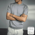 Men's non-ironing knitted T-shirt in a solid colour with round neck and short sleeves.