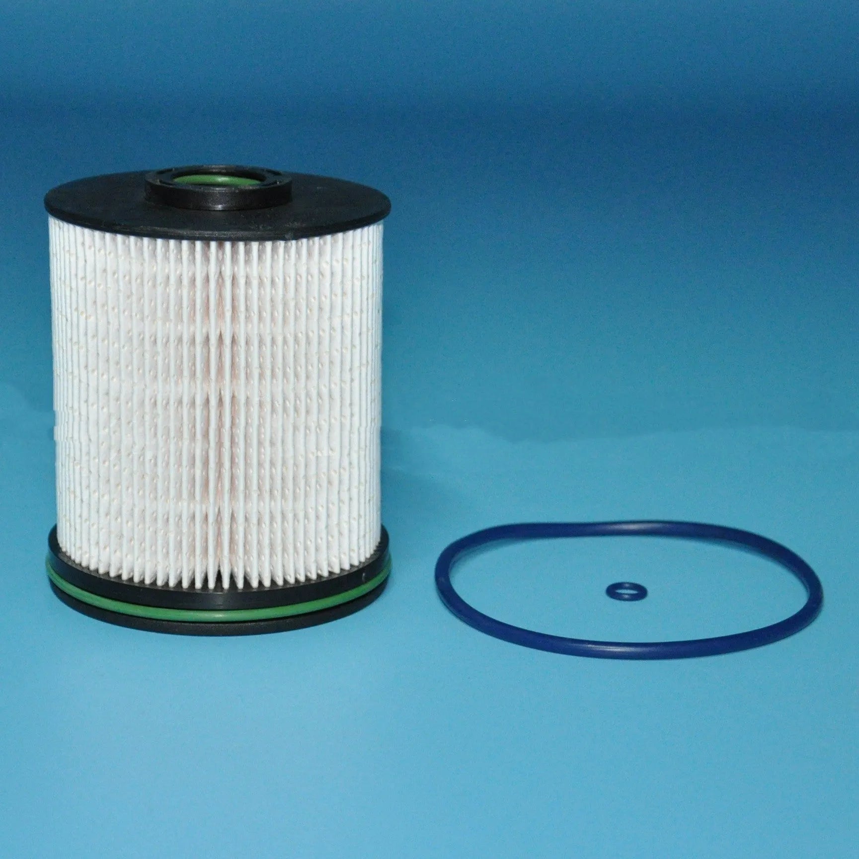 Diesel fuel filter assembly for Vauxhall and Opel Astra vehicles with sealing gasket included