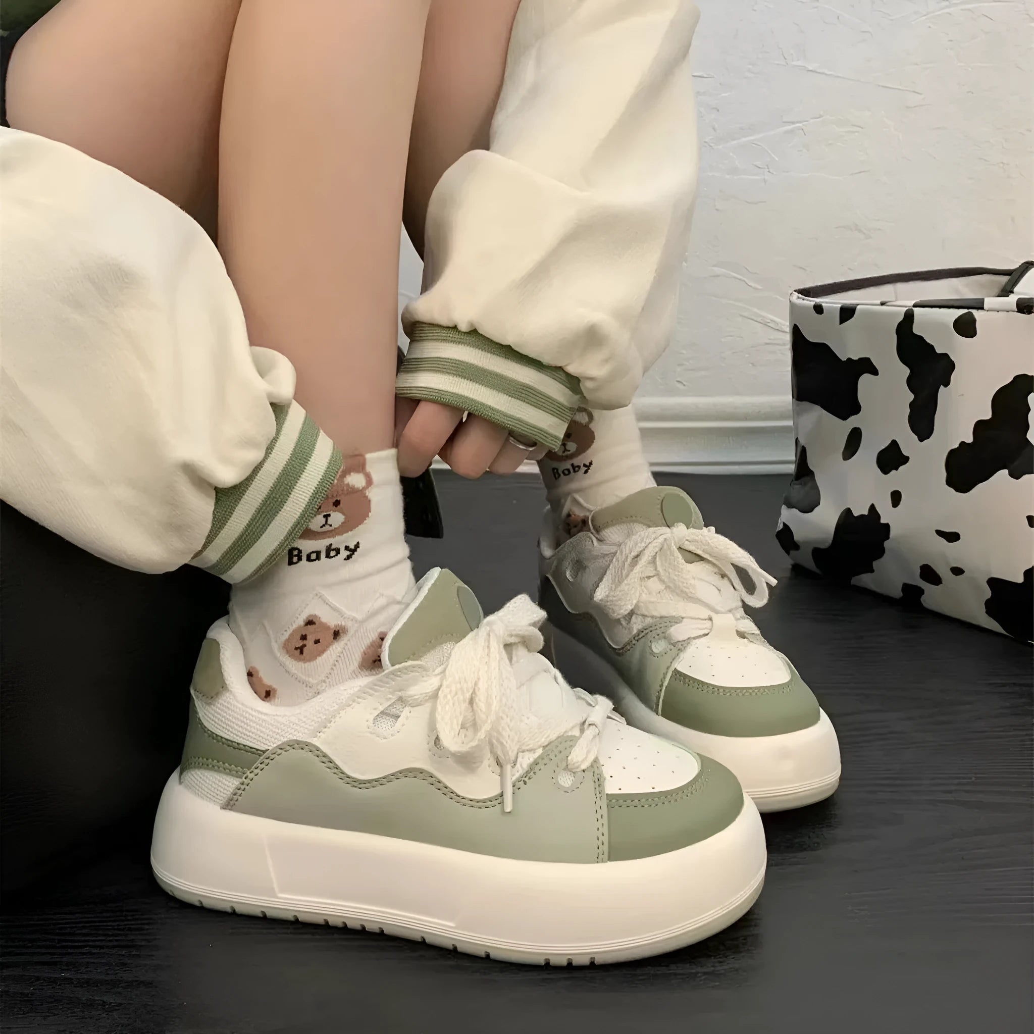 Green women's casual shoes with PU mesh upper, round toe, and flat non-slip sole.