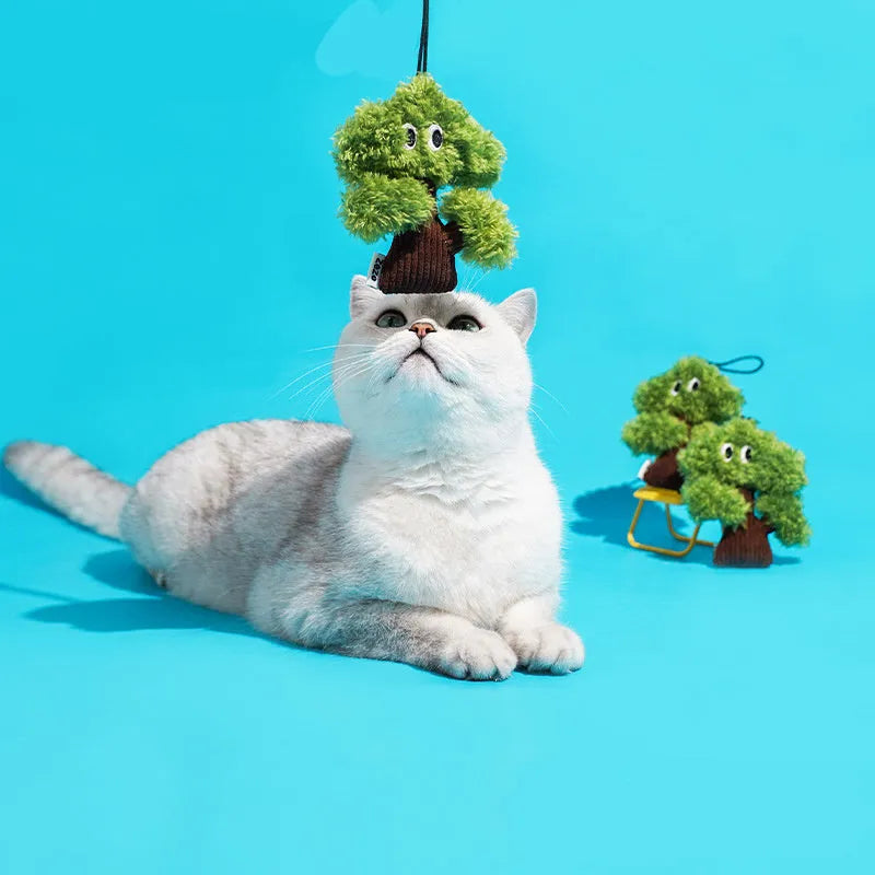 Pine wood cat chew toy pendant with mint scent for biting and grinding