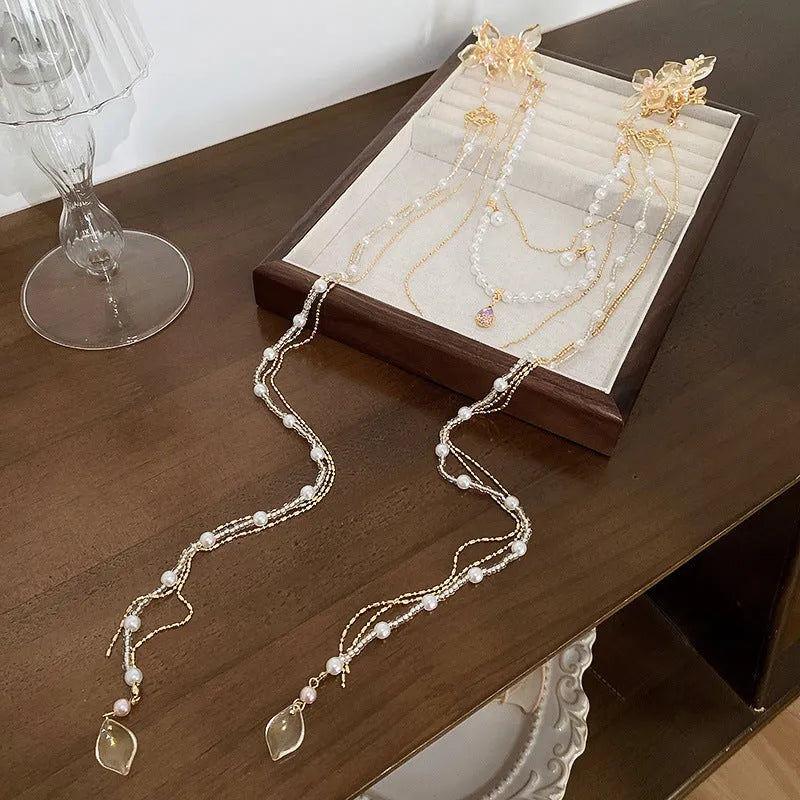 Women's hairpin with pearl, diamond and flower decorations featuring long tassel design and gold-colour grip