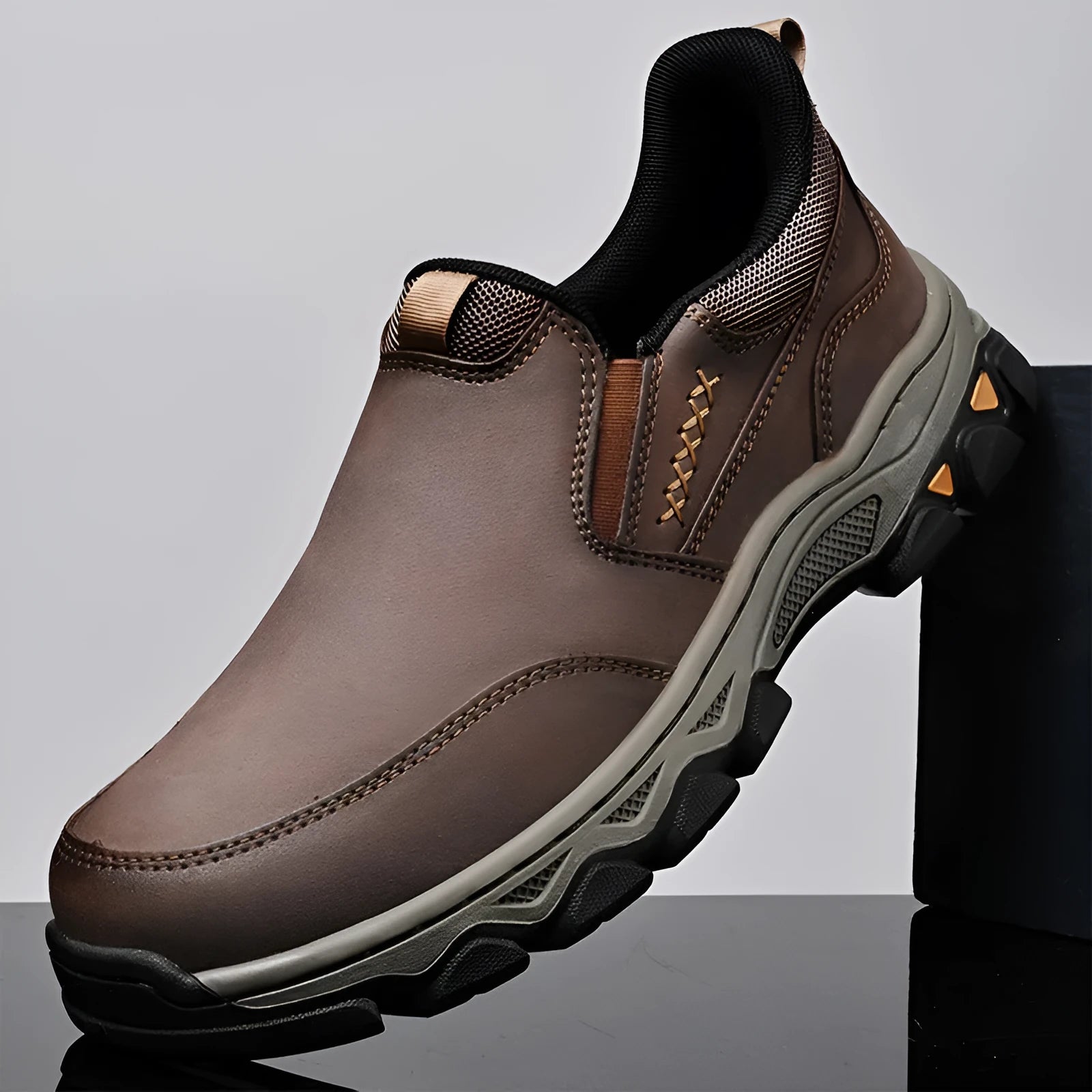 Men's casual leather shoes with round toe and flat heel in black, brown or grey colours