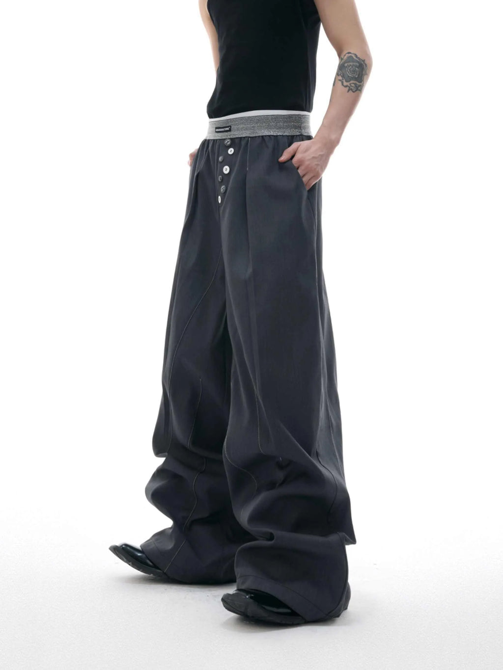 Straight-leg casual trousers with button open line design in black high waist style