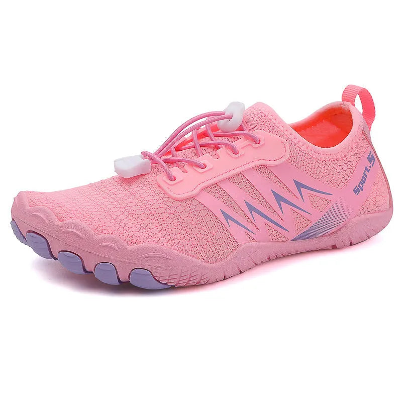 Quick-drying wading river tracing shoes with mesh upper and rubber sole in black low-top design