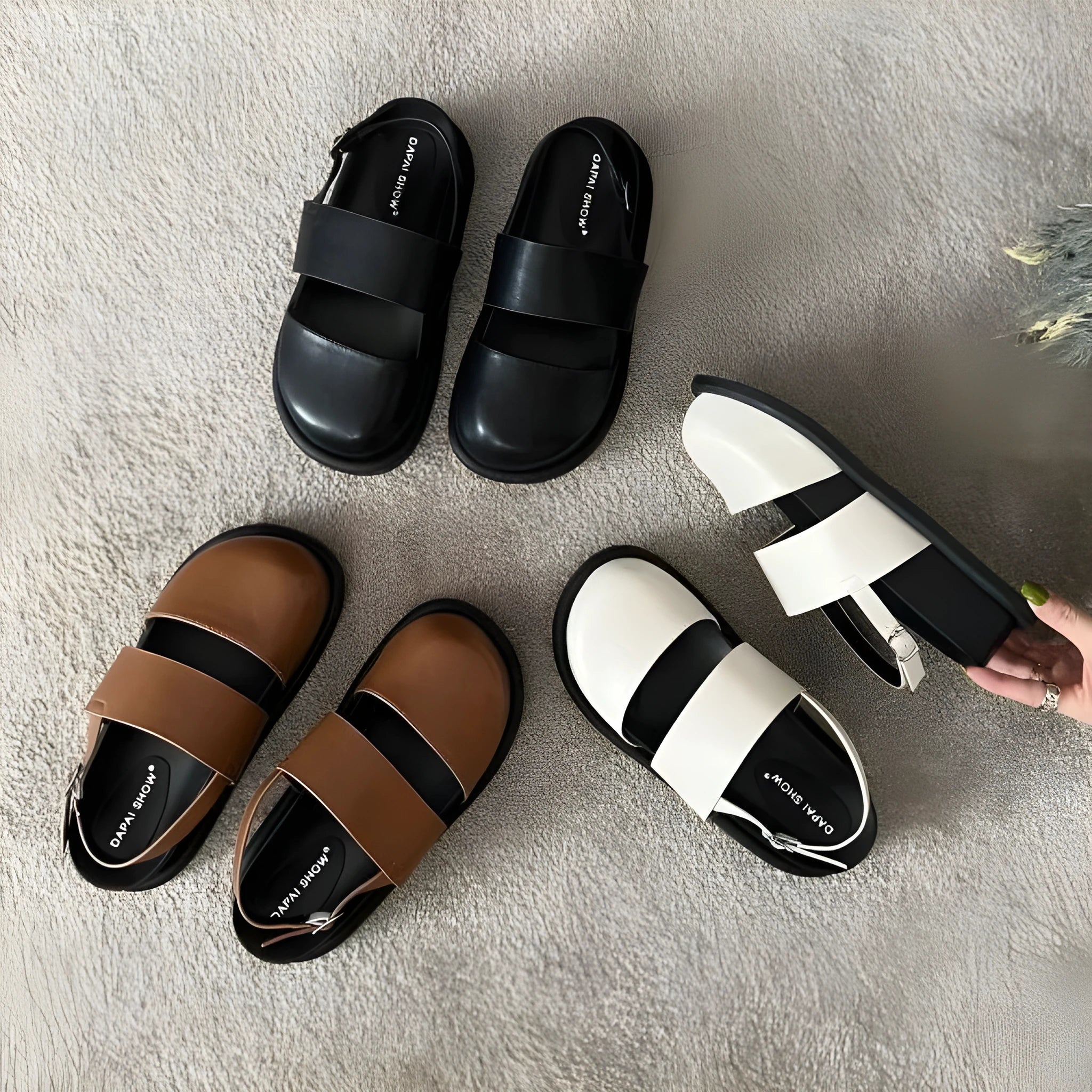 Retro sandals with adjustable ankle strap buckle in microfiber material, closed toe design