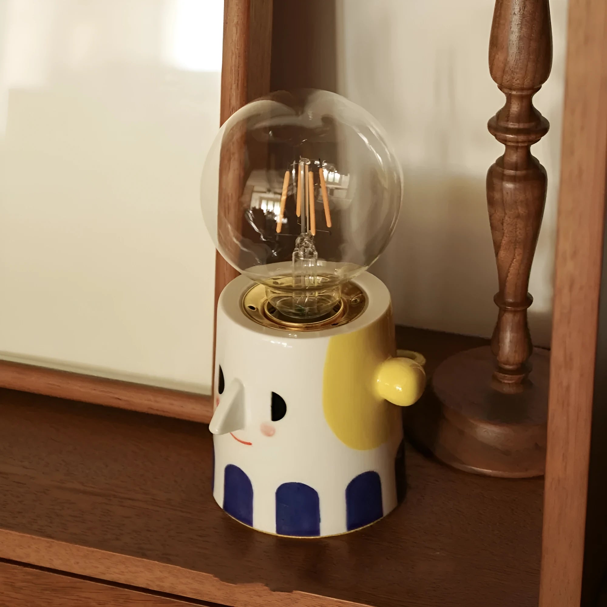 Handmade ceramic bedside lamp with ball headlight design for birthday decoration