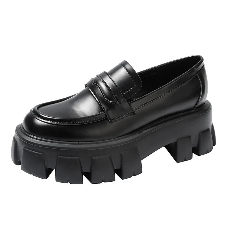 British style wide fit loafers in patent leather with rubber soles and shallow opening design