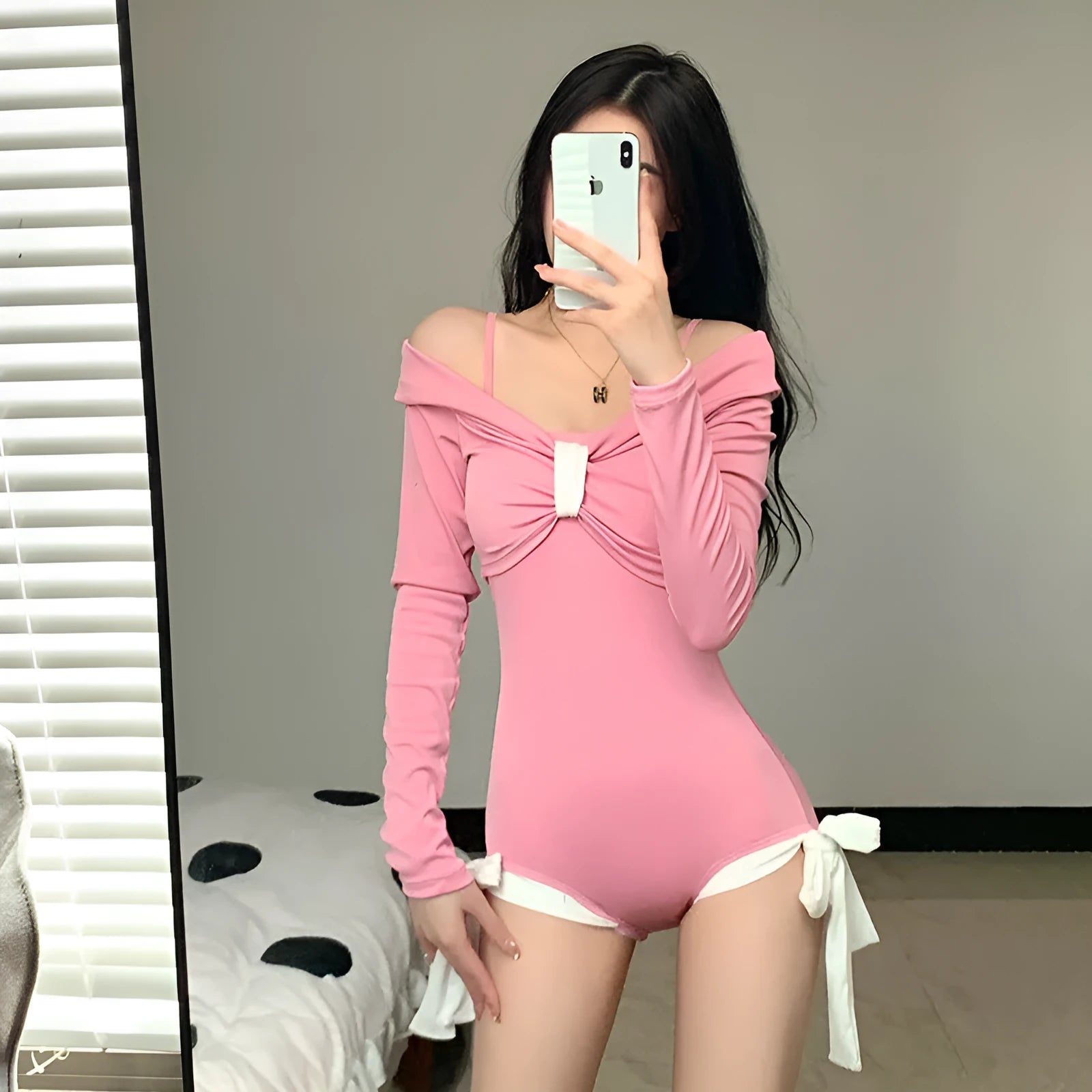 Women's long-sleeve one-piece swimsuit in polyester fabric available in pink or black colours