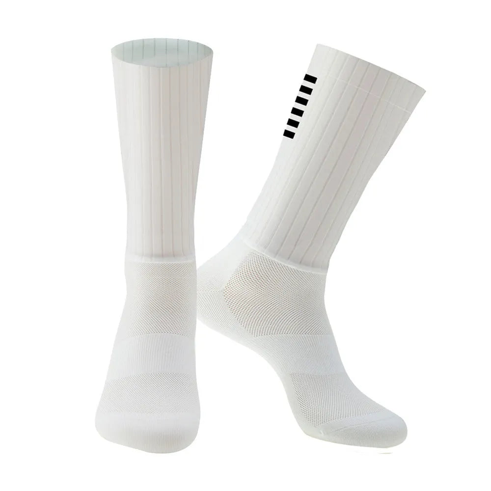 Athletic sports socks for running and cycling in chemical fibre blend fabric with moisture-wicking properties