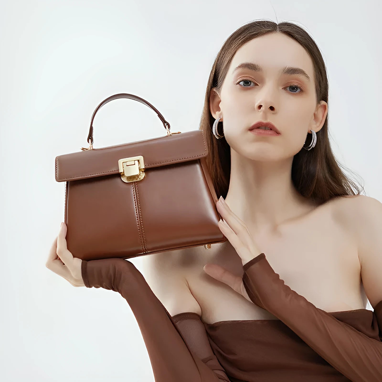 Women's genuine leather shoulder bag with Vachette clasp in horizontal square shape