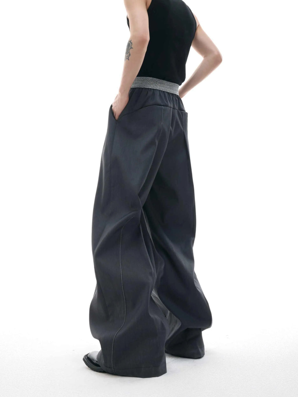 Straight-leg casual trousers with button open line design in black high waist style