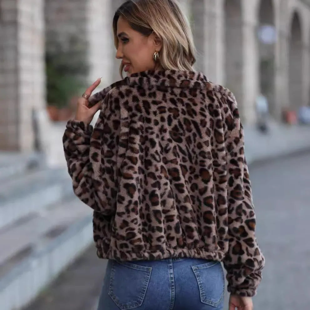 Women's loose leopard print plush coat with front zipper closure and raglan sleeves for autumn winter wear