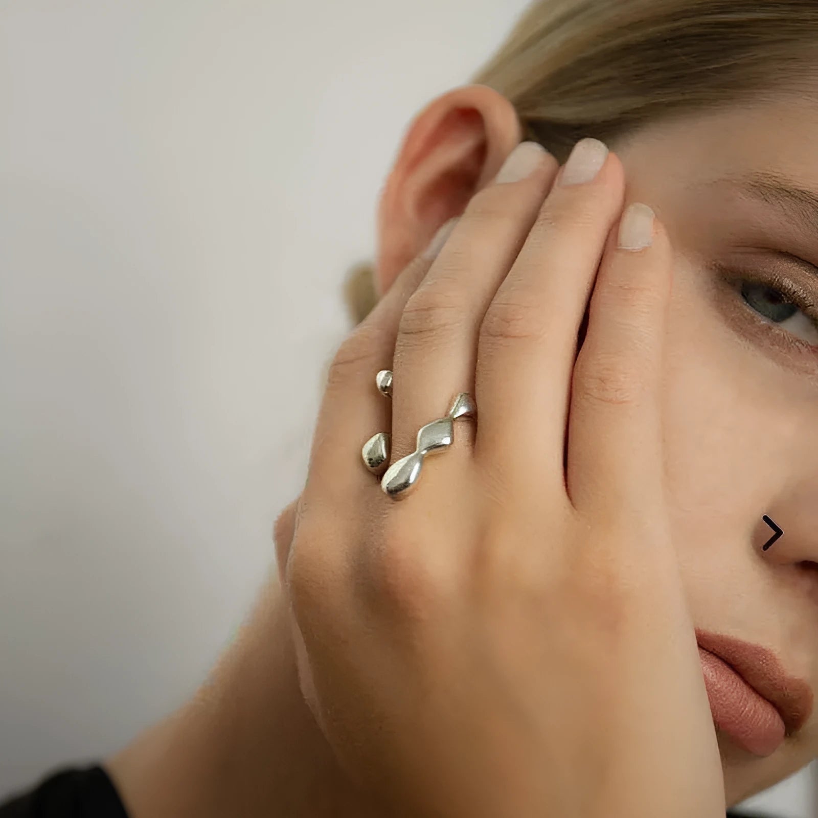 Brass women's ring with spherical design in gold and silver colour options