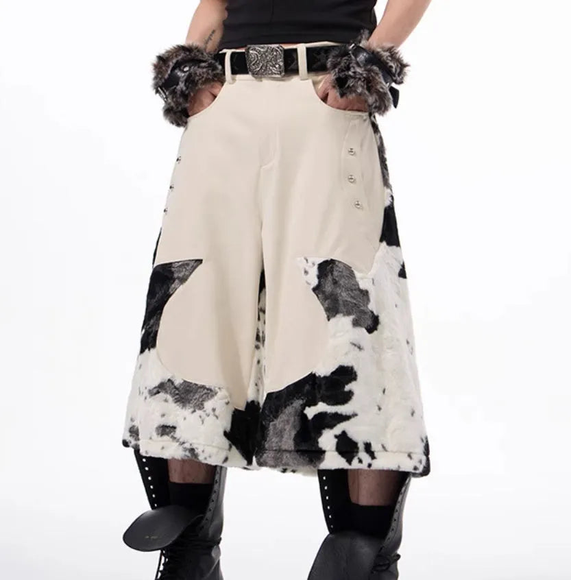 Milk fibre fur cropped pants in a checkered pattern, shown in a youthful city style.