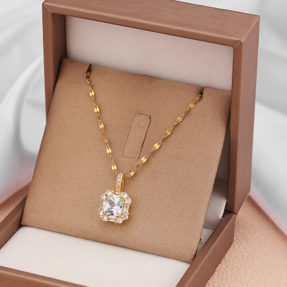 Women's geometric zircon titanium steel necklace with gold finish and adjustable chain