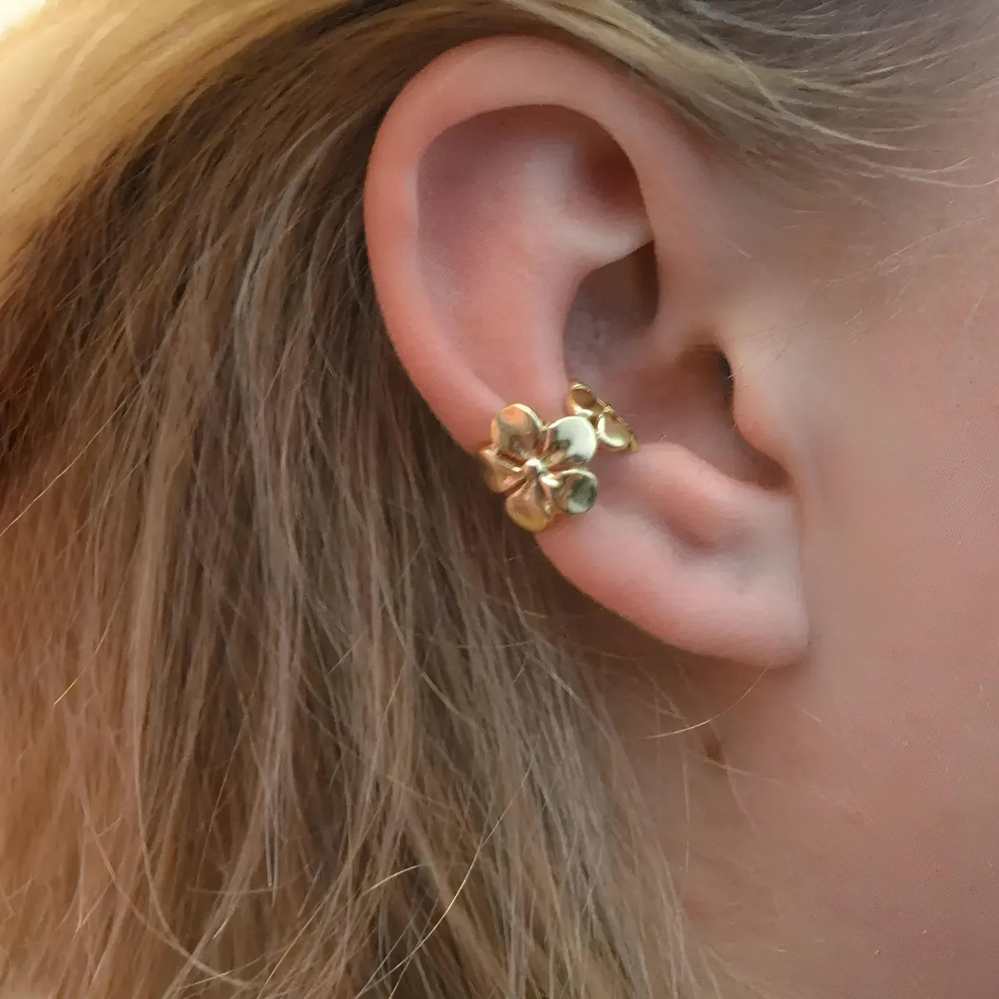 Gold starfish and scallop shell earrings for women with electroplated alloy construction