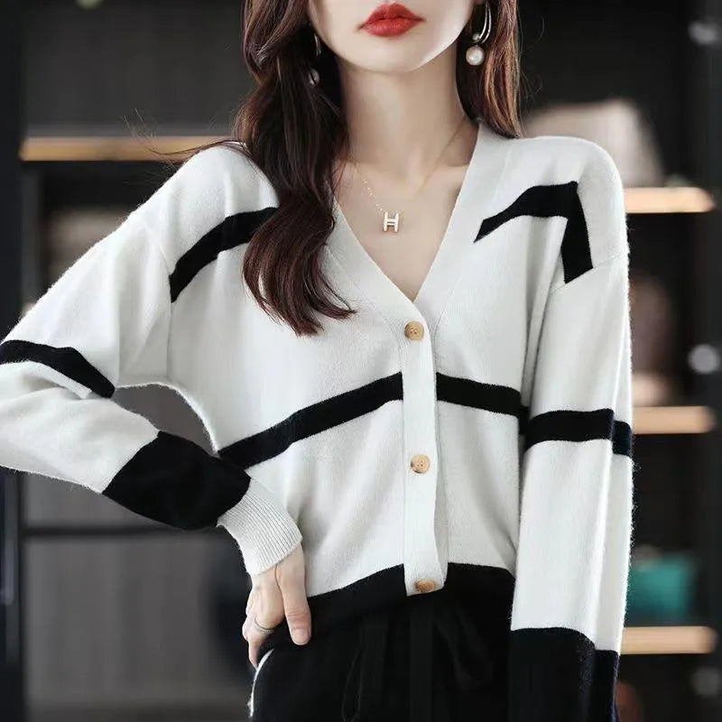 Women's 3D striped knitted cardigan with V-neck design in slim fit free size