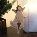 Hand-painted wooden door pendant with carved heart motif in American country style.