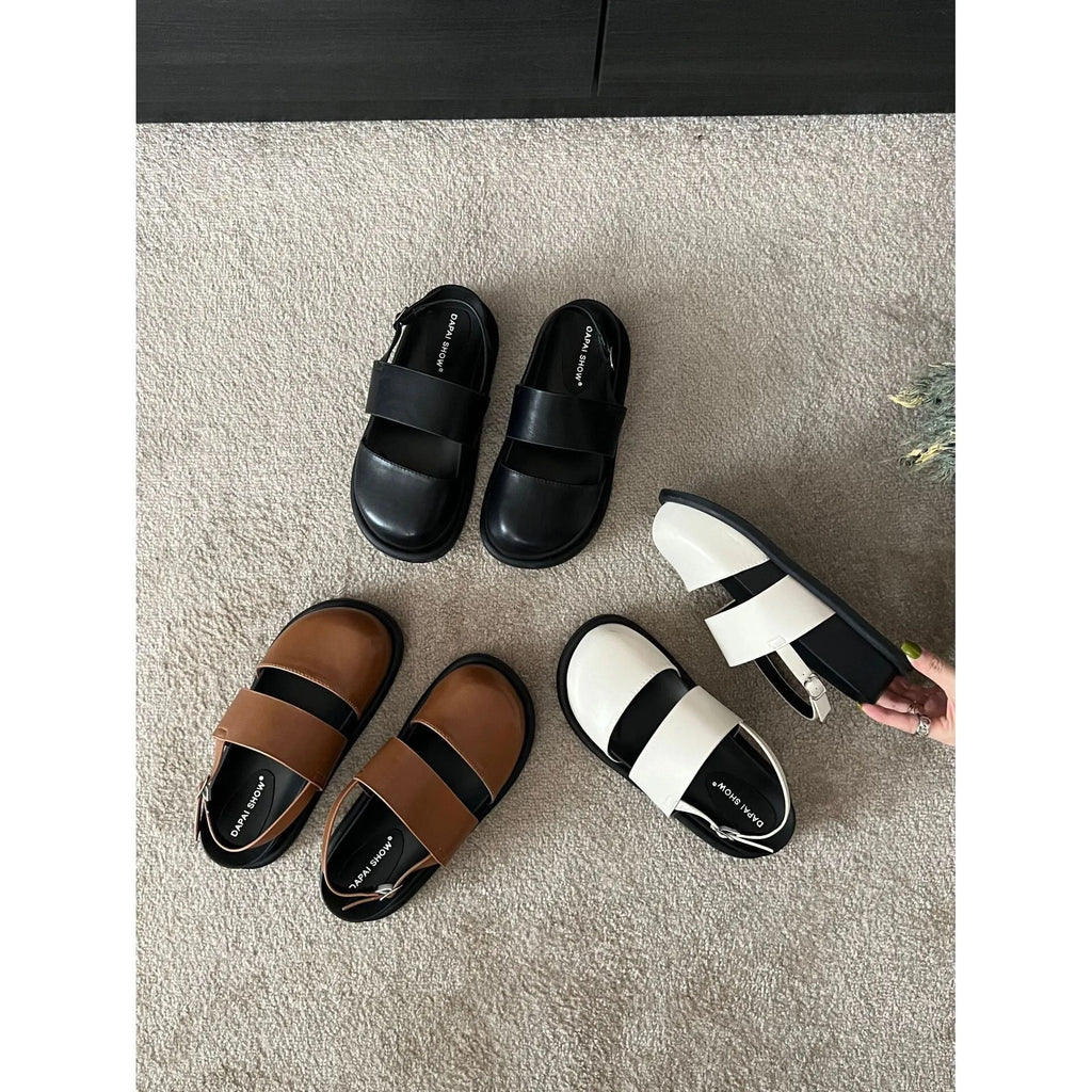 Retro sandals with adjustable ankle strap buckle in microfiber material, closed toe design
