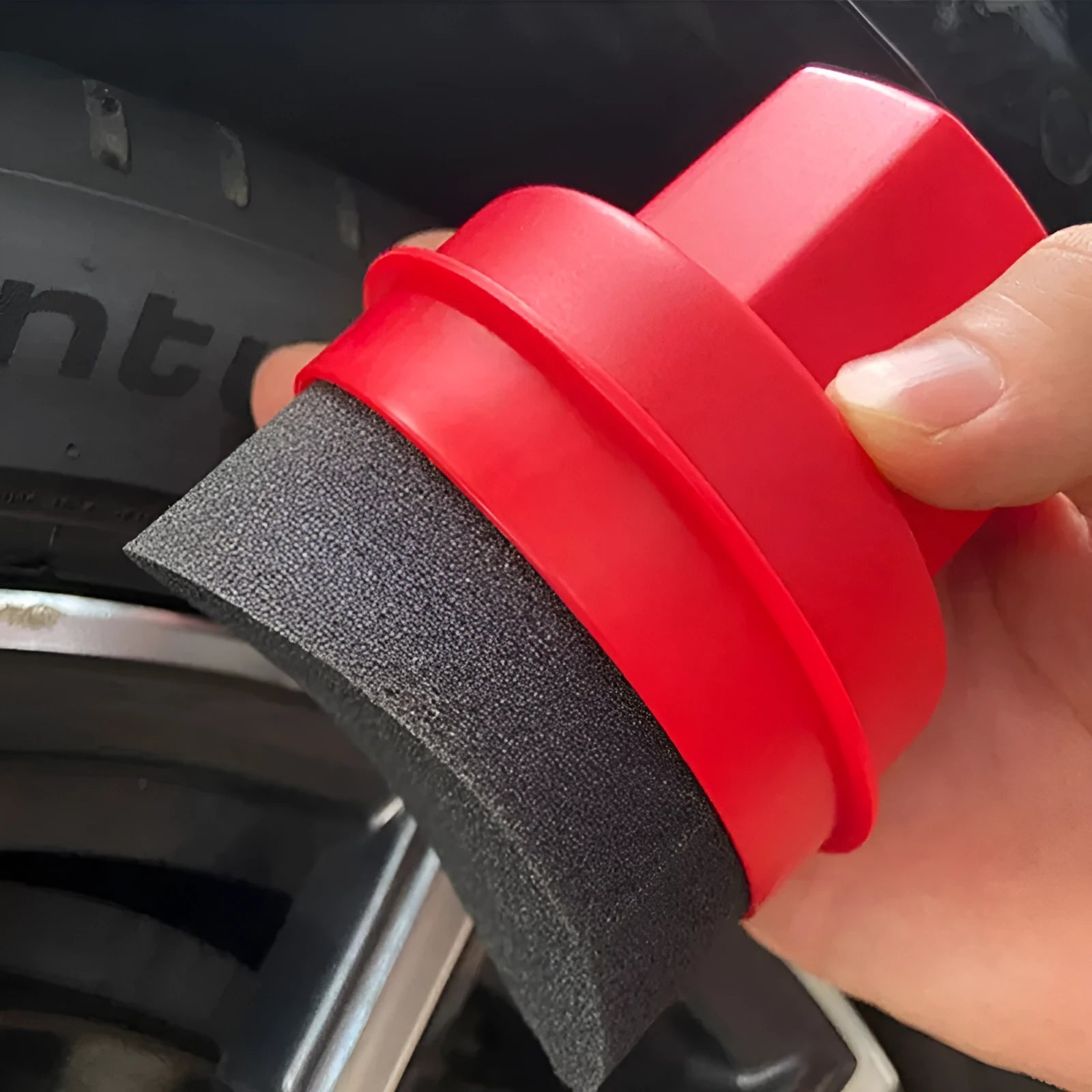 Hand-held car tire polishing sponge brush with lid in black or red, 85x120mm high-density waxing sponge