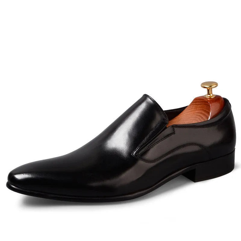 British pointed Oxford men's formal leather shoes with black colour, low-top design, and rubber sole