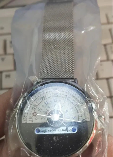 Men's gold and silver sports watch with 40mm dial and stainless steel or leather straps