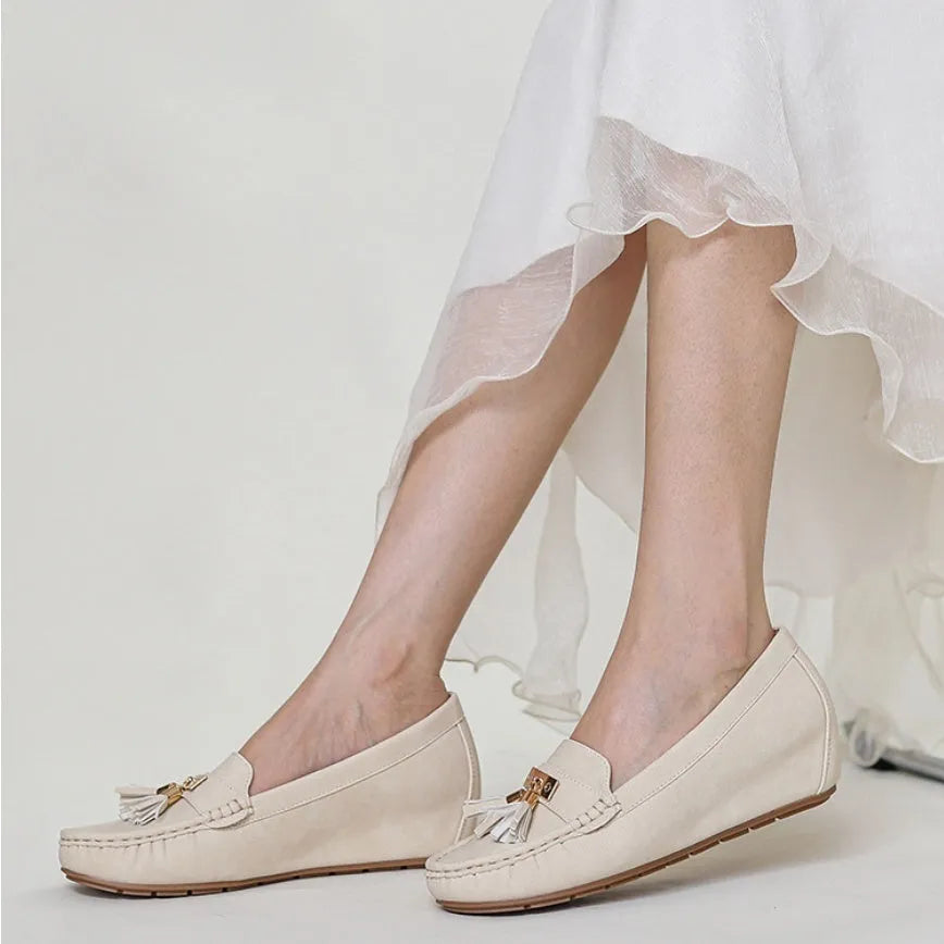 Nude casual work shoes with height increasing insoles and 3-5cm mid heel