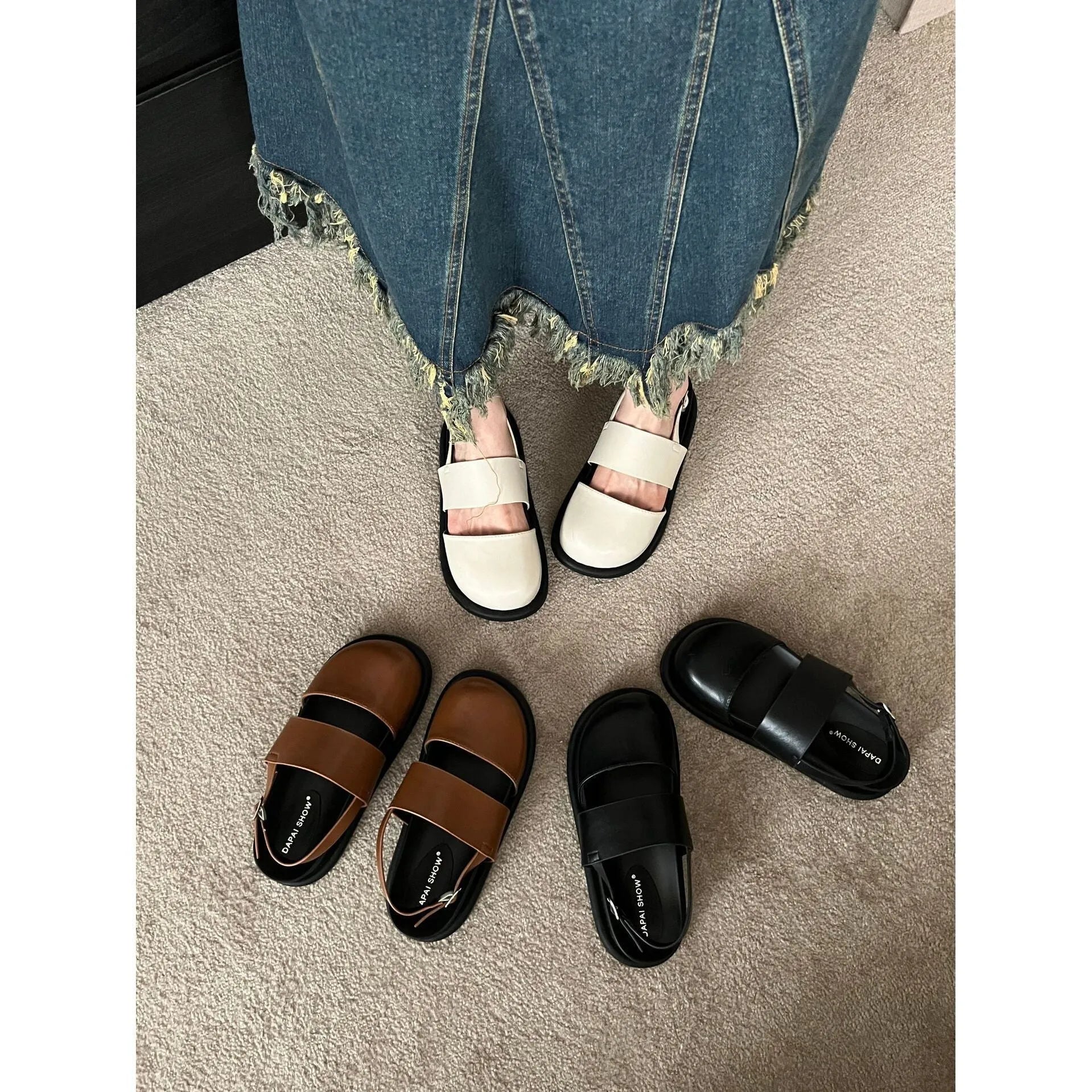 Retro sandals with adjustable ankle strap buckle in microfiber material, closed toe design
