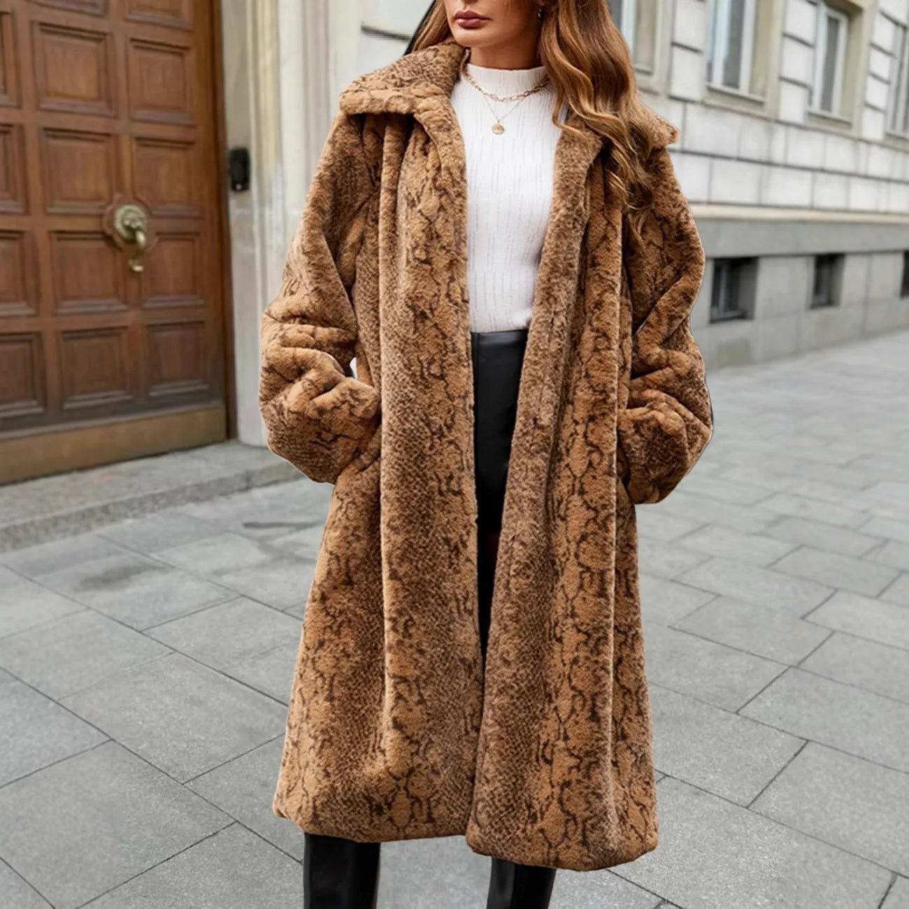 Women's long faux fur coat in leopard print with regular sleeves