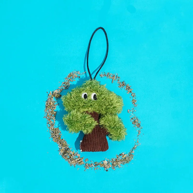 Pine wood cat chew toy pendant with mint scent for biting and grinding