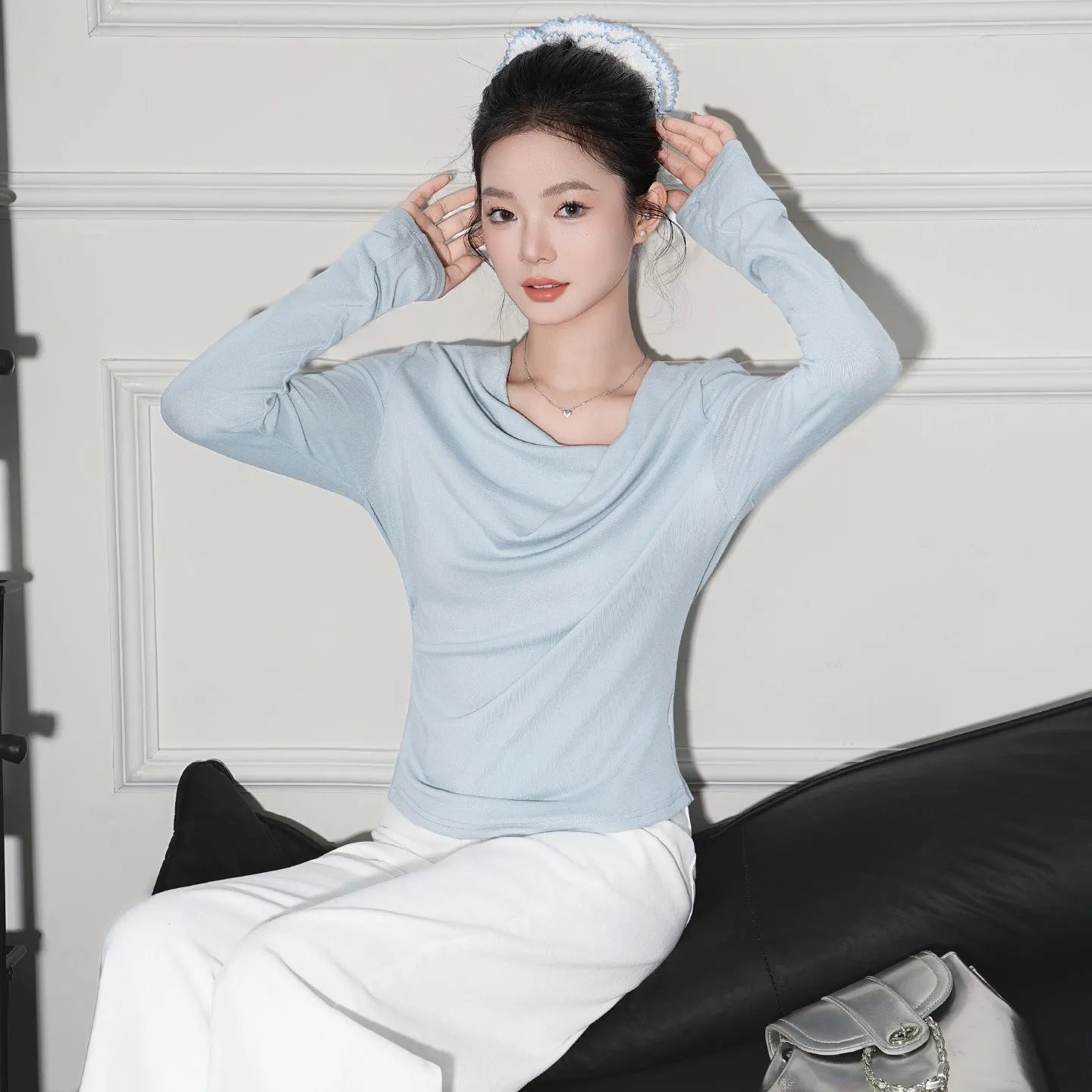 Off-shoulder cashmere long-sleeve top in light pink with pleated detail and slim fit
