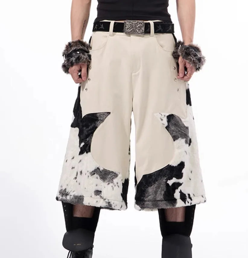 Milk fibre fur cropped pants in a checkered pattern, shown in a youthful city style.