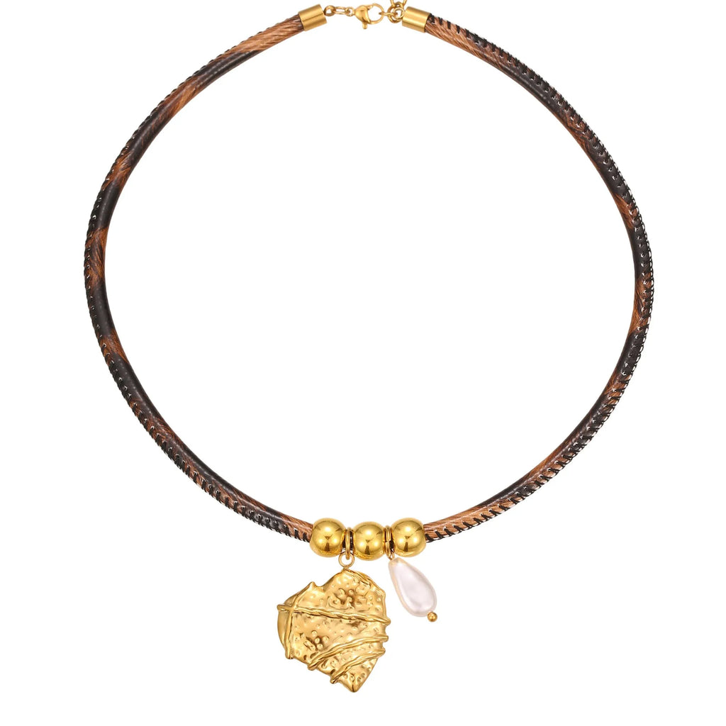 Women's stainless steel necklace with geometric leopard pendant on adjustable 41-50cm chain