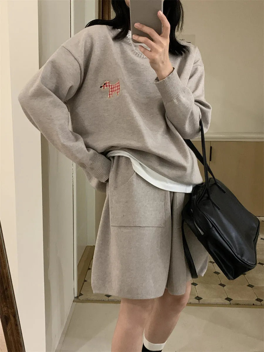 Casual sports knitted sweater shorts suit with animal embroidery pattern in imitation cashmere fabric