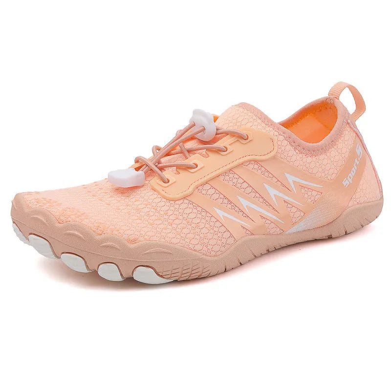 Quick-drying wading river tracing shoes with mesh upper and rubber sole in black low-top design