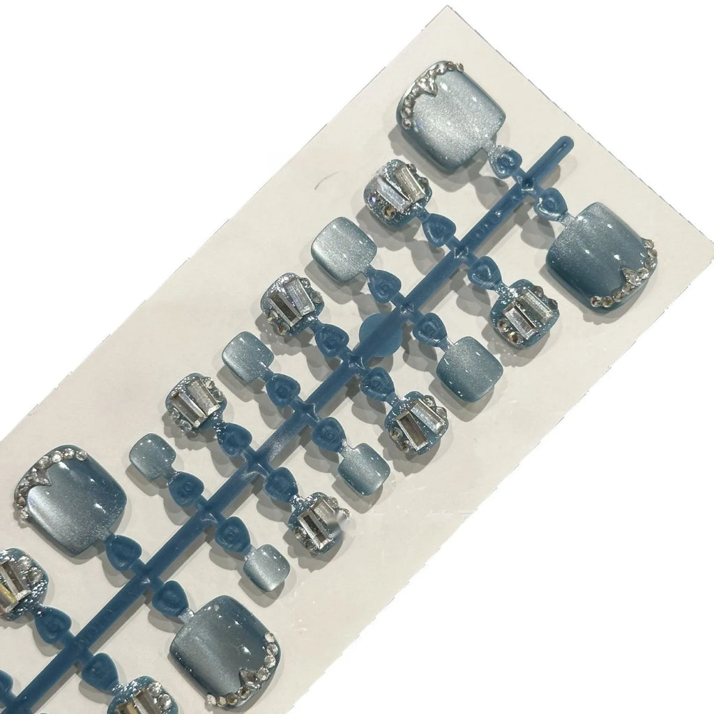 Cat's eye zircon rhinestone toenail tips set with ice blue colour, 42 pieces in S, M, L sizes